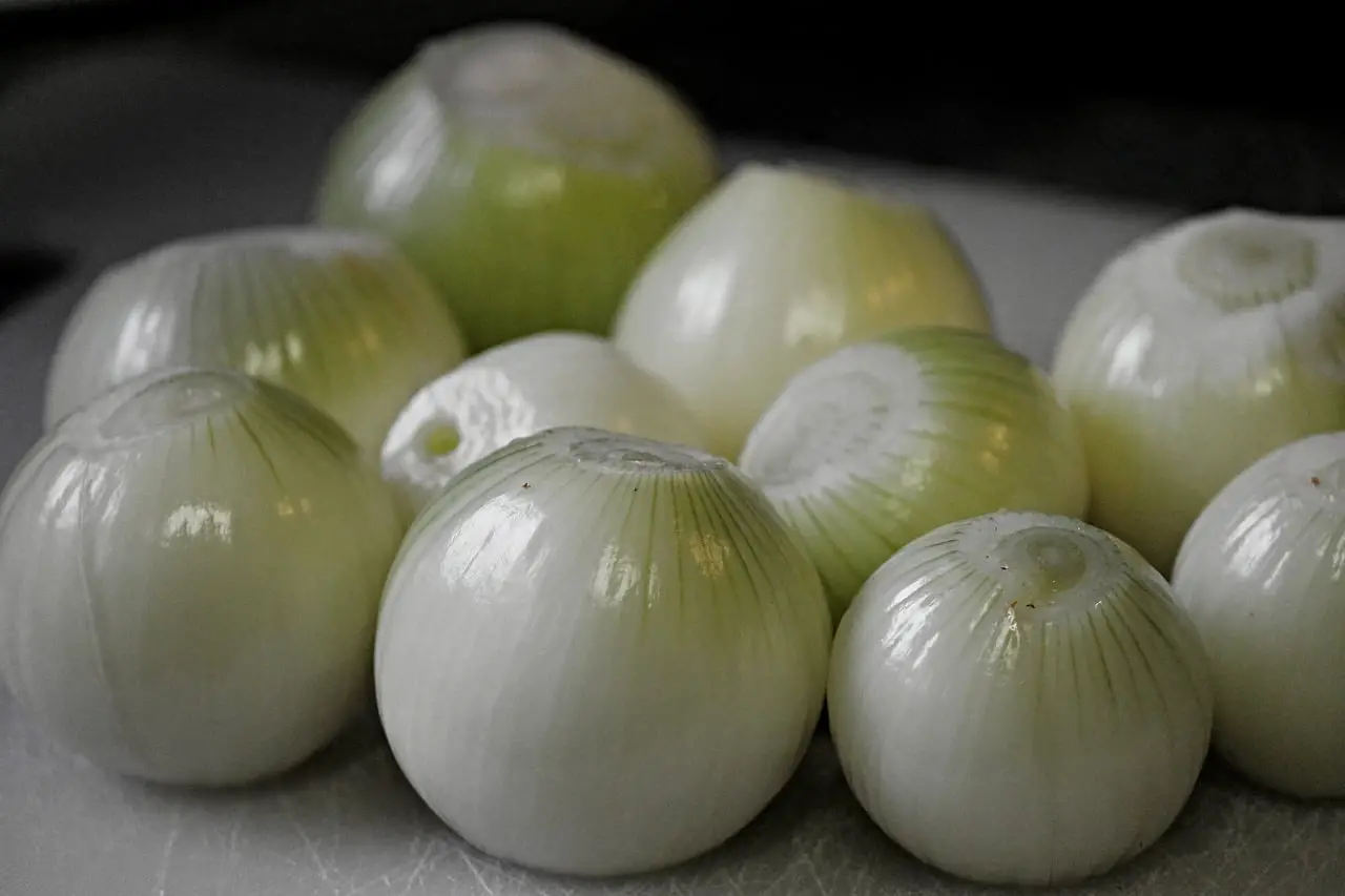 peeled onions 1